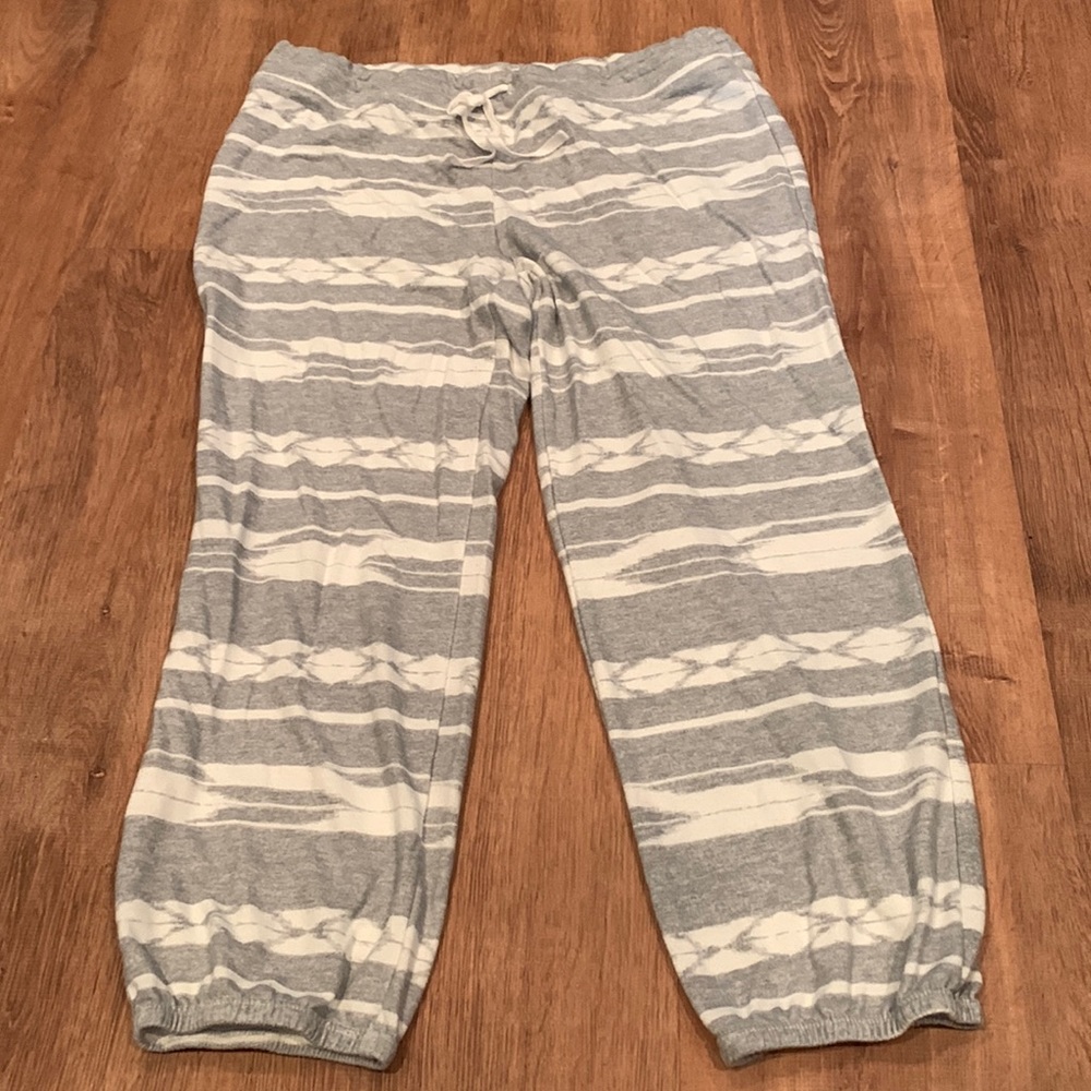 Aerie Grey and White Cropped Lounge Pants
